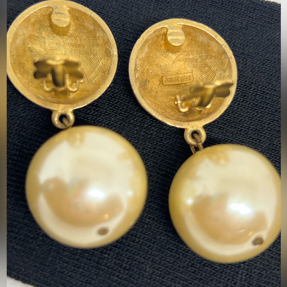 Vintage Ann Taylor Gold-tone Faux Pearl Dangle Clip On Earrings - Picture 7 of 10